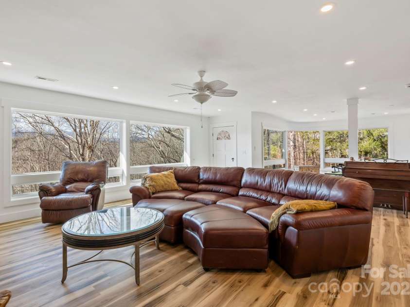 378 Monte Vista Drive, Waynesville, NC 28786.  MLS# CAR4203577, YatesRealty ID 12956. 