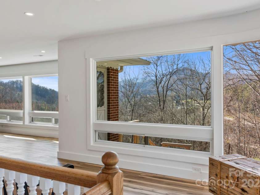 378 Monte Vista Drive, Waynesville, NC 28786.  MLS# CAR4203577, YatesRealty ID 12956. 
