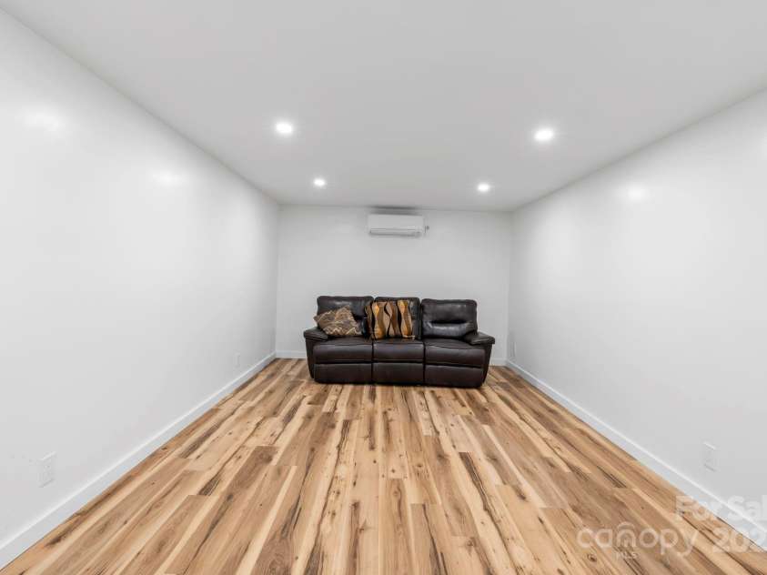 378 Monte Vista Drive, Waynesville, NC 28786.  MLS# CAR4203577, YatesRealty ID 12956. 
