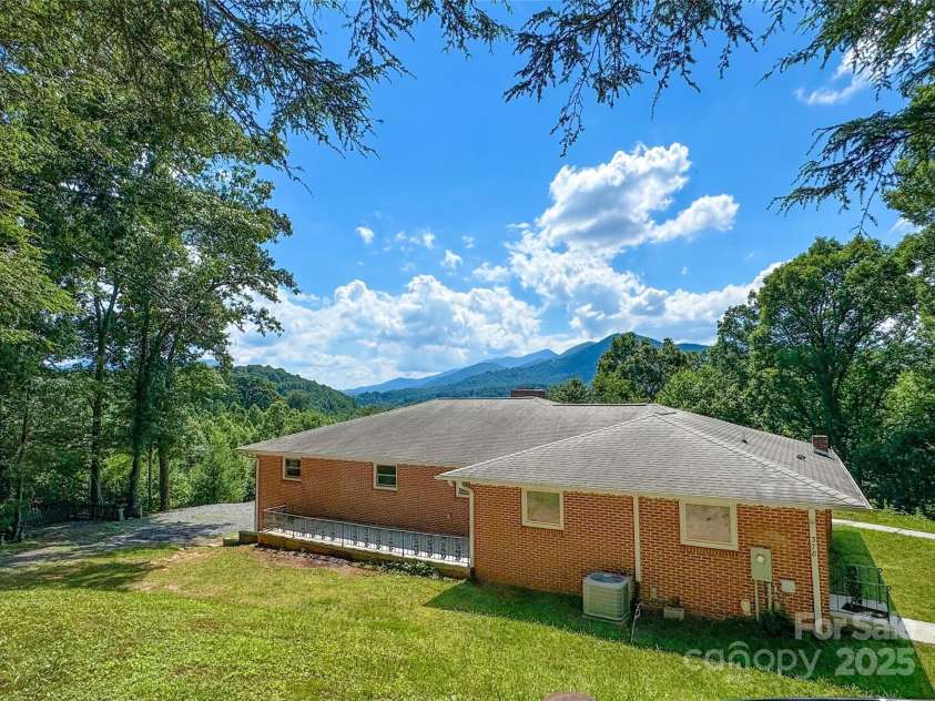 378 Monte Vista Drive, Waynesville, NC 28786.  MLS# CAR4203577, YatesRealty ID 12956. 