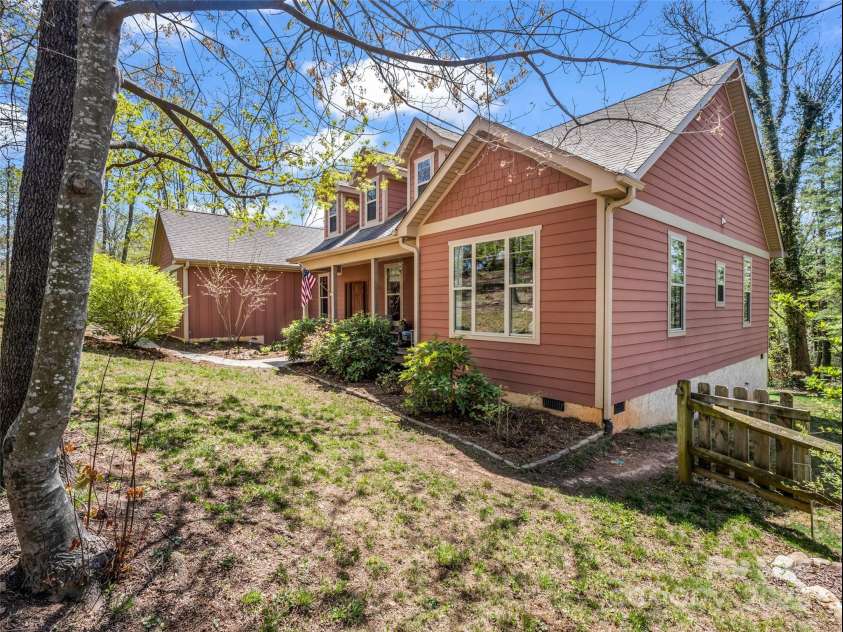 16 Lily Hill Road, Swannanoa, NC 28778.  MLS# CAR4243155, YatesRealty ID 12957. 