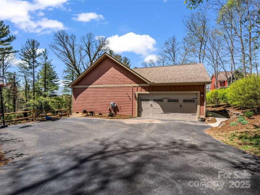 16 Lily Hill Road, Swannanoa, NC 28778.  MLS# CAR4243155, YatesRealty ID 12957. 