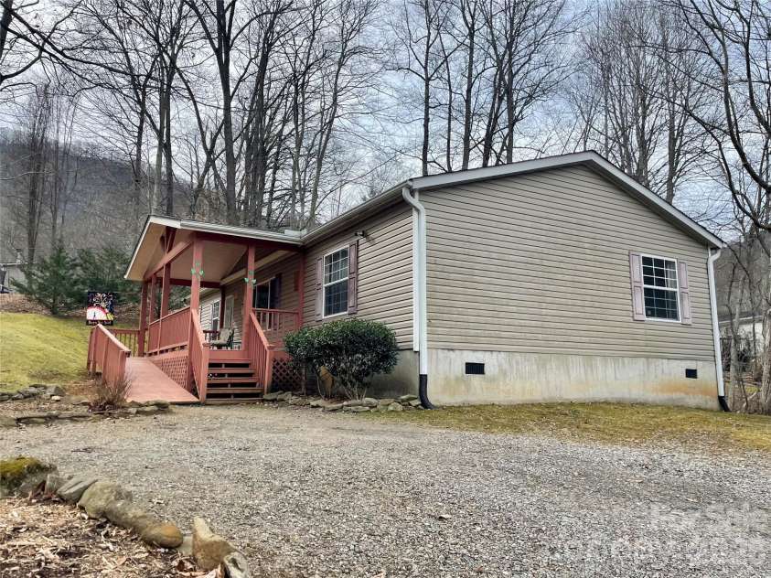 23 Mahan Lane, Waynesville, NC 28786.  MLS# CAR4335117, YatesRealty ID 12957. 