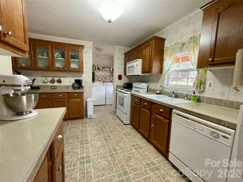 23 Mahan Lane, Waynesville, NC 28786.  MLS# CAR4335117, YatesRealty ID 12957. 