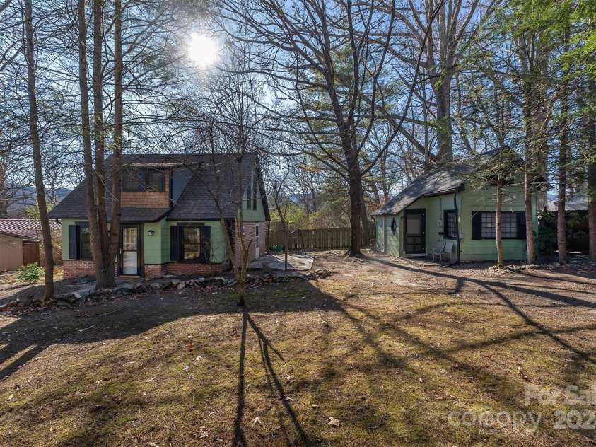 103 & 105 Pine Street, Black Mountain, NC 28711.  MLS# CAR4205366, YatesRealty ID 12958. 
