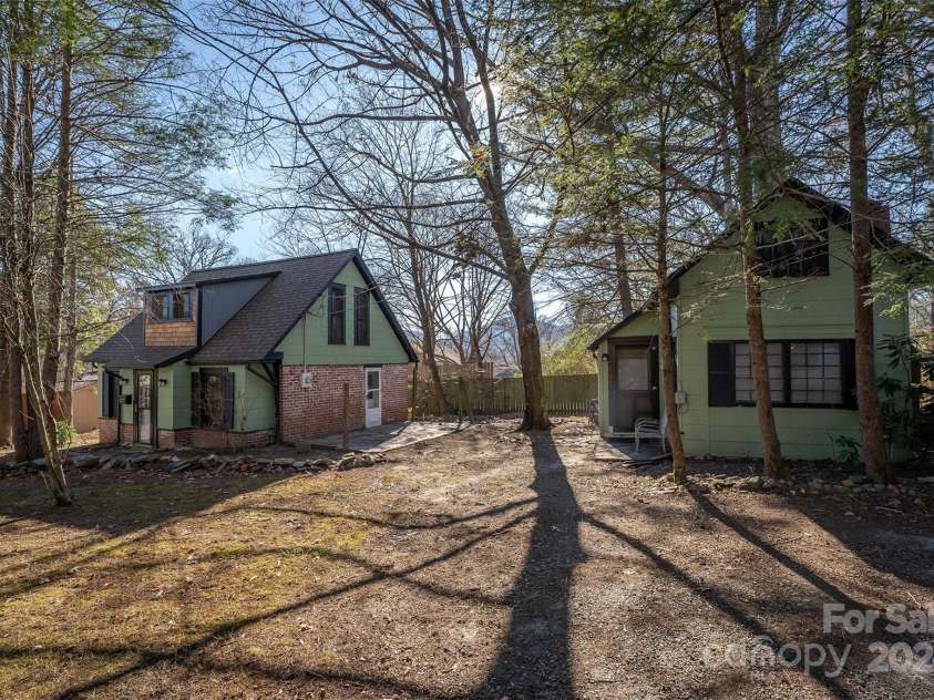 103 & 105 Pine Street, Black Mountain, NC 28711.  MLS# CAR4205366, YatesRealty ID 12958. 