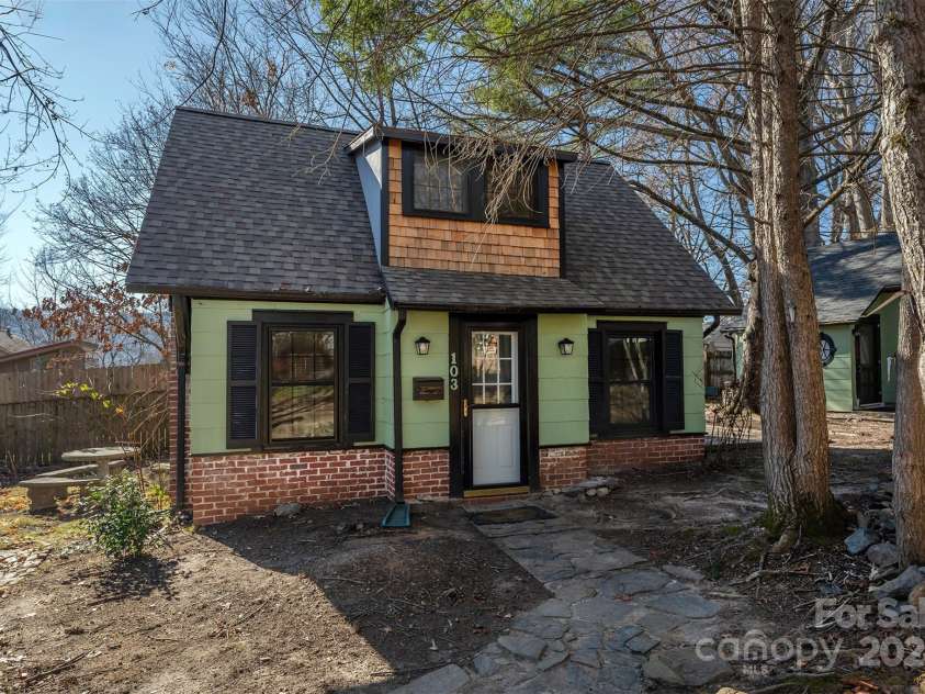 103 & 105 Pine Street, Black Mountain, NC 28711.  MLS# CAR4205366, YatesRealty ID 12958. 