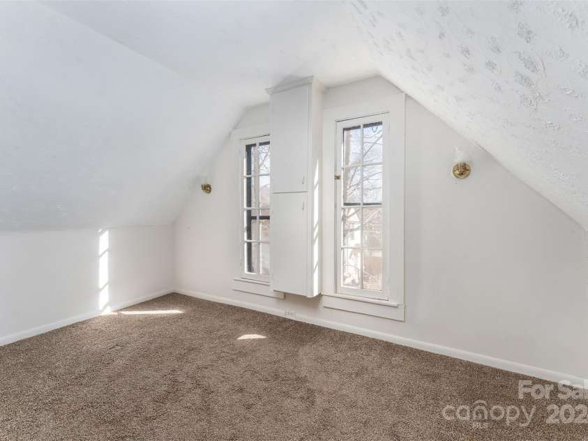 103 & 105 Pine Street, Black Mountain, NC 28711.  MLS# CAR4205366, YatesRealty ID 12958. 