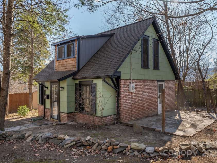 103 & 105 Pine Street, Black Mountain, NC 28711.  MLS# CAR4205366, YatesRealty ID 12958. 