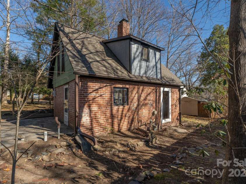 103 & 105 Pine Street, Black Mountain, NC 28711.  MLS# CAR4205366, YatesRealty ID 12958. 