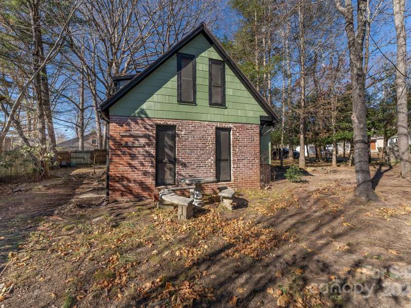 103 & 105 Pine Street, Black Mountain, NC 28711.  MLS# CAR4205366, YatesRealty ID 12958. 