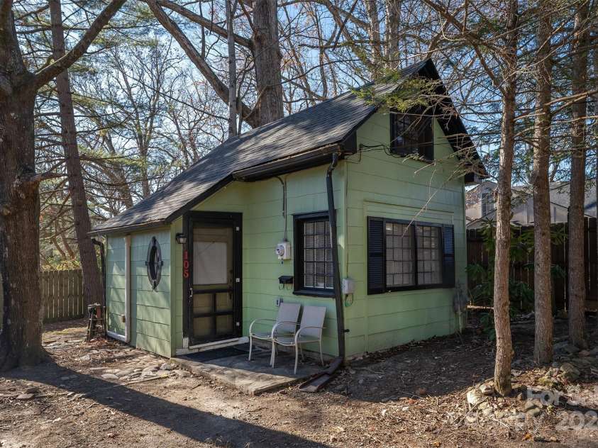 103 & 105 Pine Street, Black Mountain, NC 28711.  MLS# CAR4205366, YatesRealty ID 12958. 