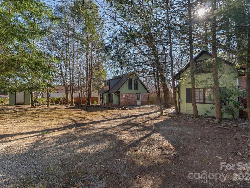 103 & 105 Pine Street, Black Mountain, NC 28711.  MLS# CAR4205366, YatesRealty ID 12958. 