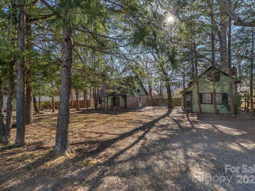 103 & 105 Pine Street, Black Mountain, NC 28711.  MLS# CAR4205366, YatesRealty ID 12958. 