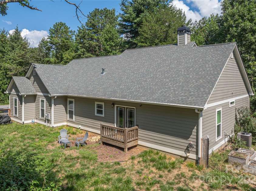 5496 White Oak Road, Waynesville, NC 28785.  MLS# CAR4292987, YatesRealty ID 1296. 