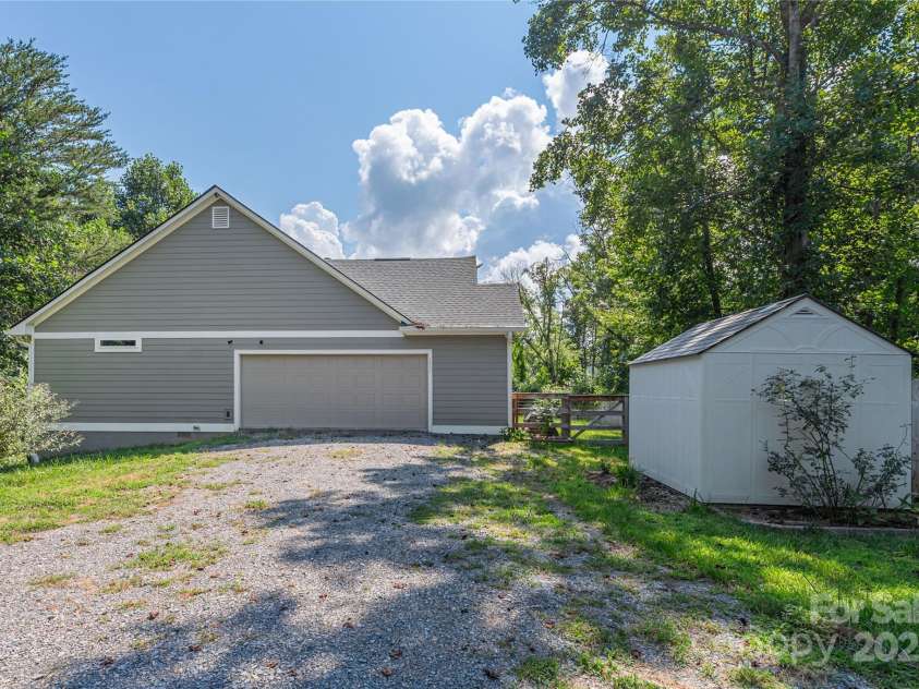 5496 White Oak Road, Waynesville, NC 28785.  MLS# CAR4292987, YatesRealty ID 1296. 
