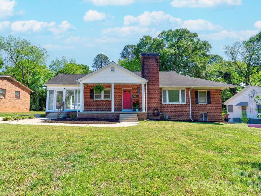 511 Sumter Street, Shelby, NC 28150.  MLS# CAR4371076, YatesRealty ID 12961. 