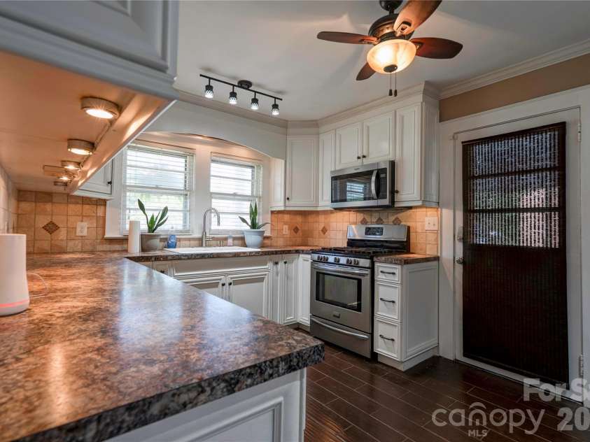 511 Sumter Street, Shelby, NC 28150.  MLS# CAR4371076, YatesRealty ID 12961. 