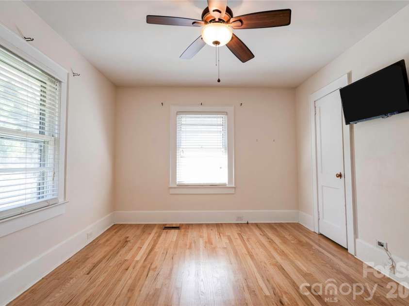 511 Sumter Street, Shelby, NC 28150.  MLS# CAR4371076, YatesRealty ID 12961. 