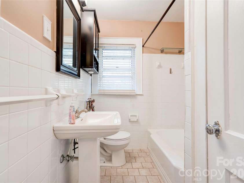 511 Sumter Street, Shelby, NC 28150.  MLS# CAR4371076, YatesRealty ID 12961. 