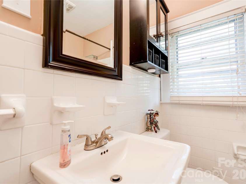 511 Sumter Street, Shelby, NC 28150.  MLS# CAR4371076, YatesRealty ID 12961. 