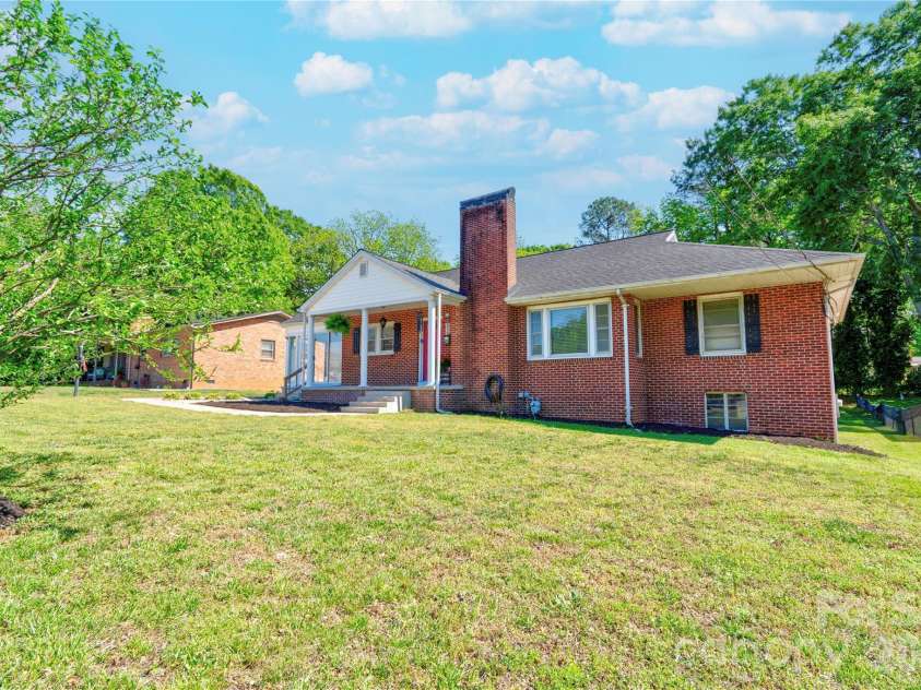 511 Sumter Street, Shelby, NC 28150.  MLS# CAR4371076, YatesRealty ID 12961. 