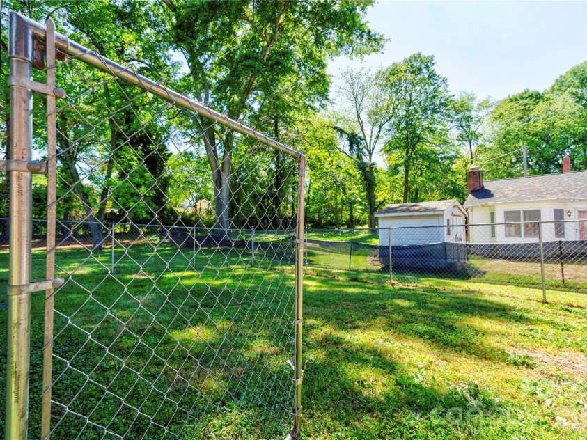 511 Sumter Street, Shelby, NC 28150.  MLS# CAR4371076, YatesRealty ID 12961. 