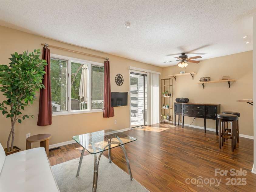 23 Hollybrook Drive, Asheville, NC 28803.  MLS# CAR4253412, YatesRealty ID 12962. 