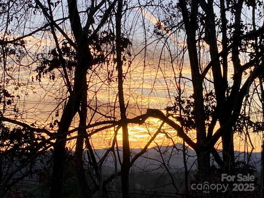 23 Hollybrook Drive, Asheville, NC 28803.  MLS# CAR4253412, YatesRealty ID 12962. 