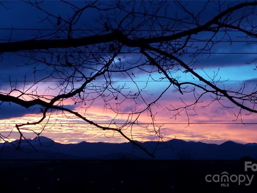 23 Hollybrook Drive, Asheville, NC 28803.  MLS# CAR4253412, YatesRealty ID 12962. 