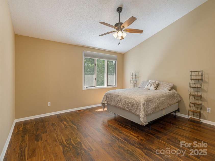 23 Hollybrook Drive, Asheville, NC 28803.  MLS# CAR4253412, YatesRealty ID 12962. Primary BR 13'x14'