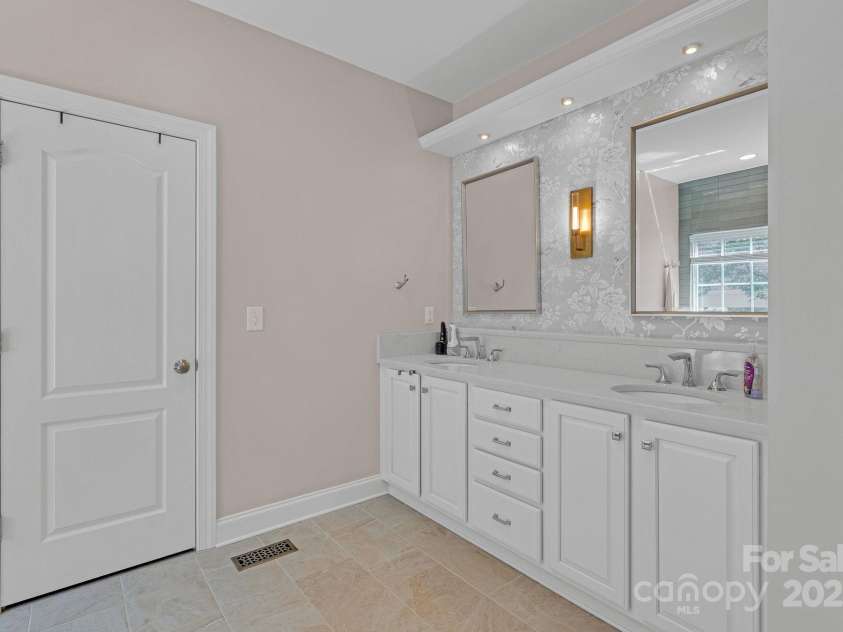 11224 Warfield Avenue, Huntersville, NC 28078.  MLS# CAR4253591, YatesRealty ID 12963. 