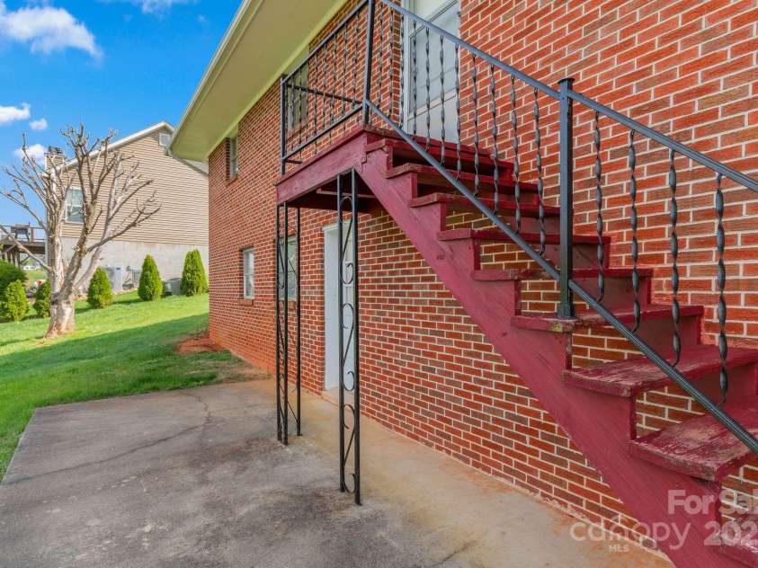 596 Old NC 20 Highway, Alexander, NC 28701.  MLS# CAR4247723, YatesRealty ID 12964. 