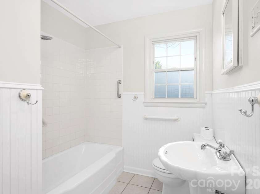 8 Pershing Road, Asheville, NC 28805.  MLS# CAR4364991, YatesRealty ID 12964. Full Bathroom with Ceramic Tub and Tile Floors