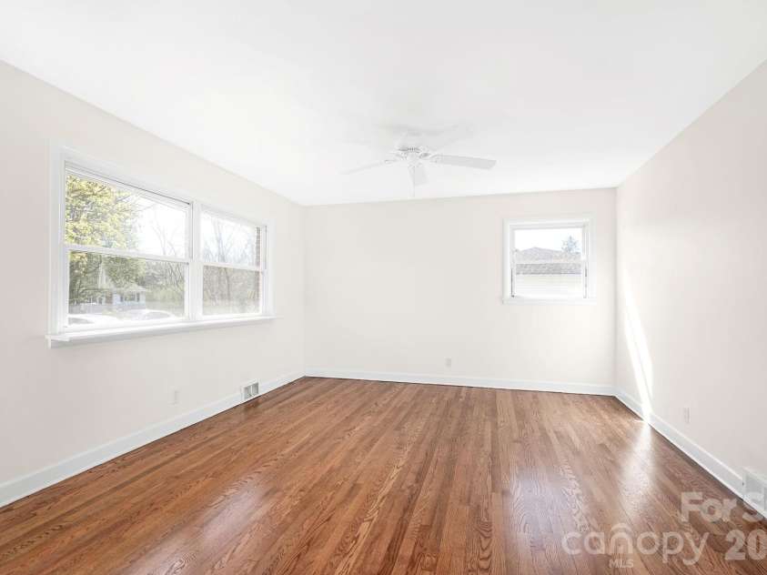 8 Pershing Road, Asheville, NC 28805.  MLS# CAR4364991, YatesRealty ID 12964. Great Natural Light