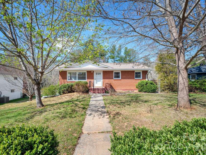 8 Pershing Road, Asheville, NC 28805.  MLS# CAR4364991, YatesRealty ID 12964. New Architectural Shingle Roof