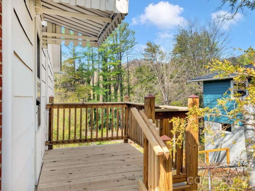 8 Pershing Road, Asheville, NC 28805.  MLS# CAR4364991, YatesRealty ID 12964. Side Deck off Kitchen