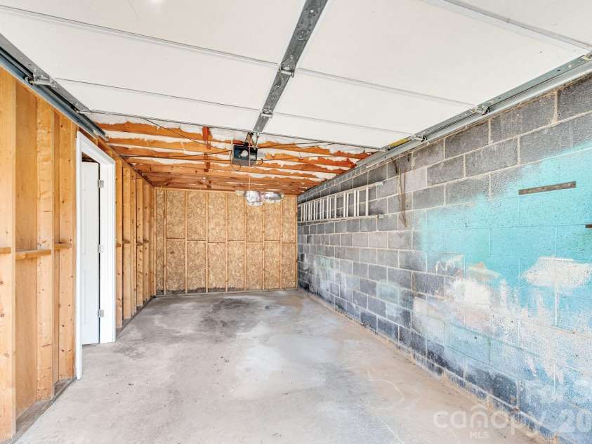 8 Pershing Road, Asheville, NC 28805.  MLS# CAR4364991, YatesRealty ID 12964. Single Car Garage in Basement