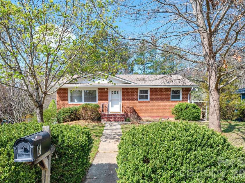 8 Pershing Road, Asheville, NC 28805.  MLS# CAR4364991, YatesRealty ID 12964. Solid Brick Home with Excellent Curb Appeal