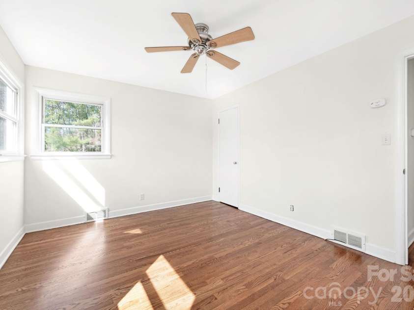 8 Pershing Road, Asheville, NC 28805.  MLS# CAR4364991, YatesRealty ID 12964. Third Bedroom