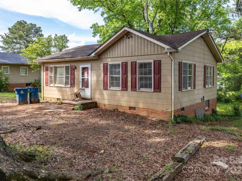 208 School Street, Mount Gilead, NC 27306.  MLS# CAR4258206, YatesRealty ID 12966. 
