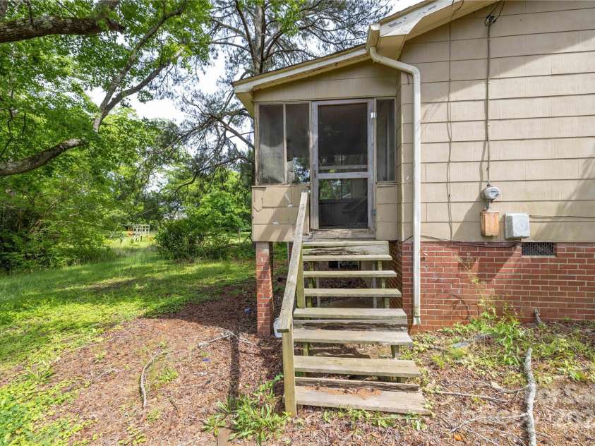 208 School Street, Mount Gilead, NC 27306.  MLS# CAR4258206, YatesRealty ID 12966. 