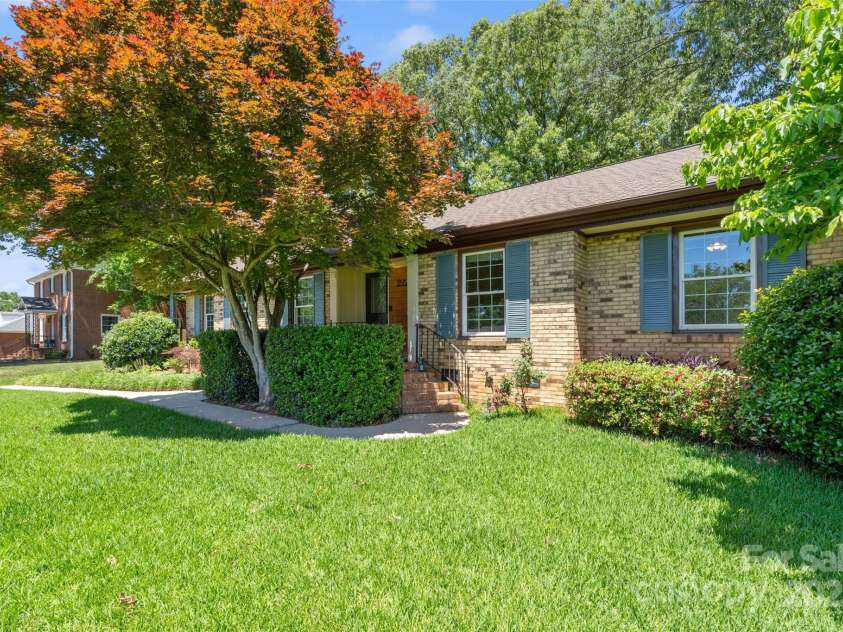 232 Scottridge Drive, Charlotte, NC 28217.  MLS# CAR4256925, YatesRealty ID 12967. 