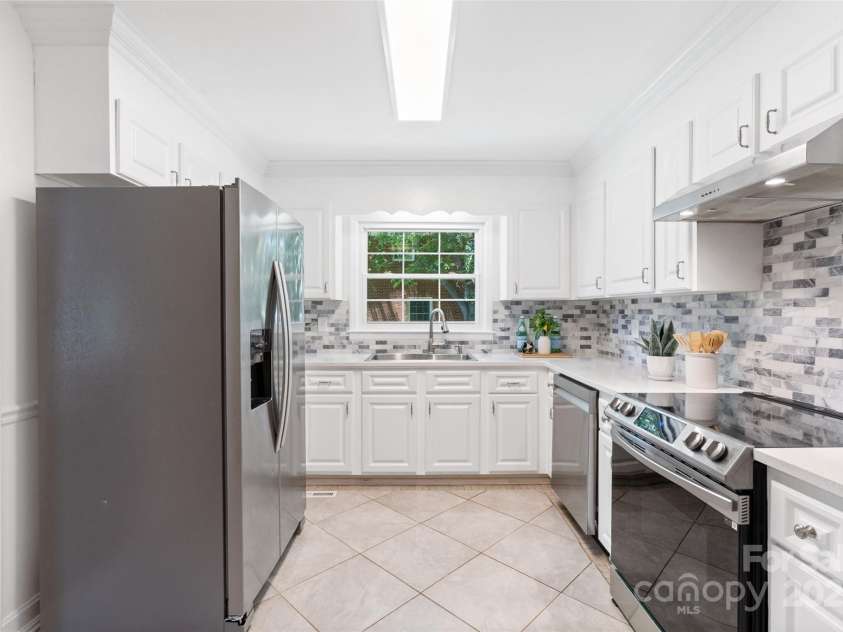 232 Scottridge Drive, Charlotte, NC 28217.  MLS# CAR4256925, YatesRealty ID 12967. 
