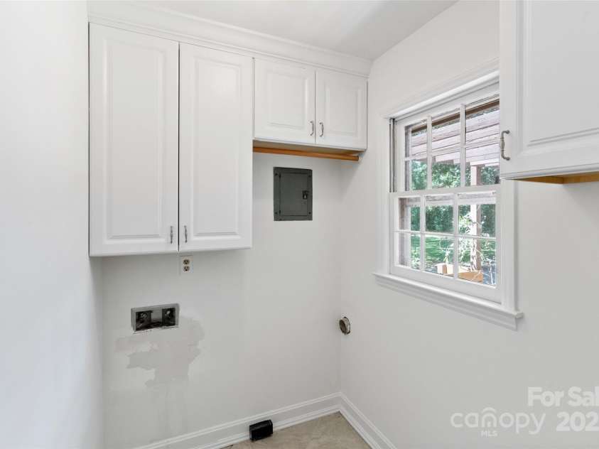 232 Scottridge Drive, Charlotte, NC 28217.  MLS# CAR4256925, YatesRealty ID 12967. 