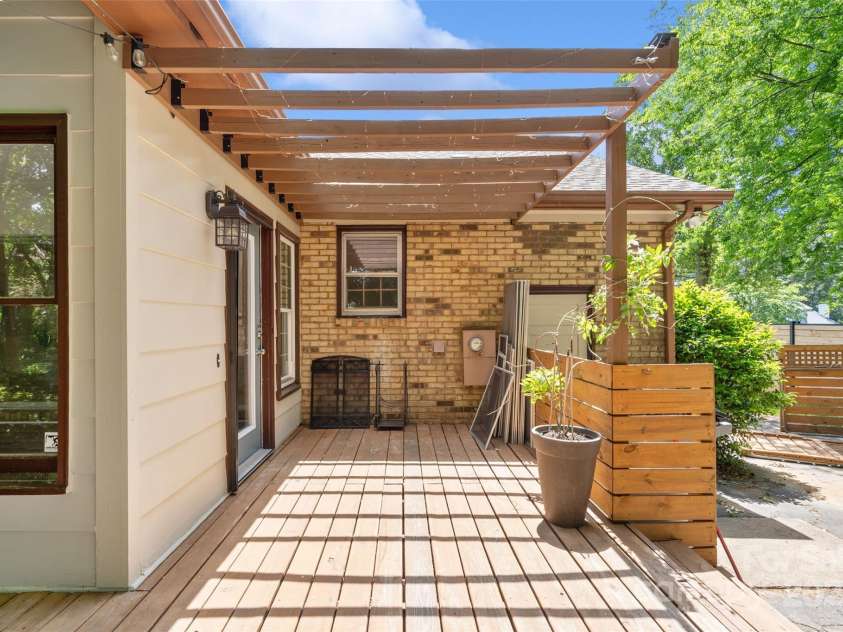 232 Scottridge Drive, Charlotte, NC 28217.  MLS# CAR4256925, YatesRealty ID 12967. 