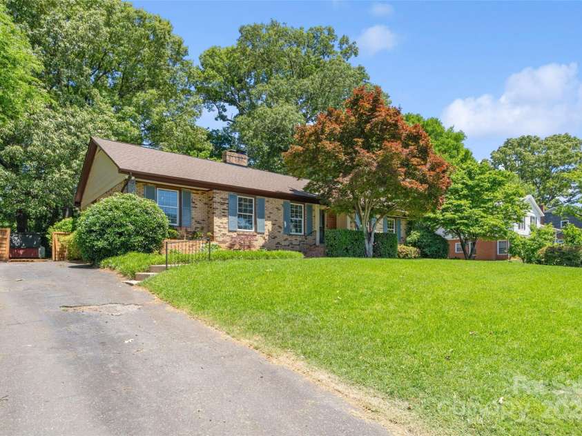 232 Scottridge Drive, Charlotte, NC 28217.  MLS# CAR4256925, YatesRealty ID 12967. 