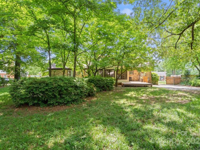 232 Scottridge Drive, Charlotte, NC 28217.  MLS# CAR4256925, YatesRealty ID 12967. 