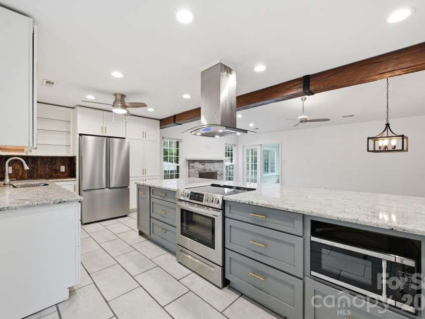 2717 Olde Whitehall Road, Charlotte, NC 28273.  MLS# CAR4354510, YatesRealty ID 12967. 