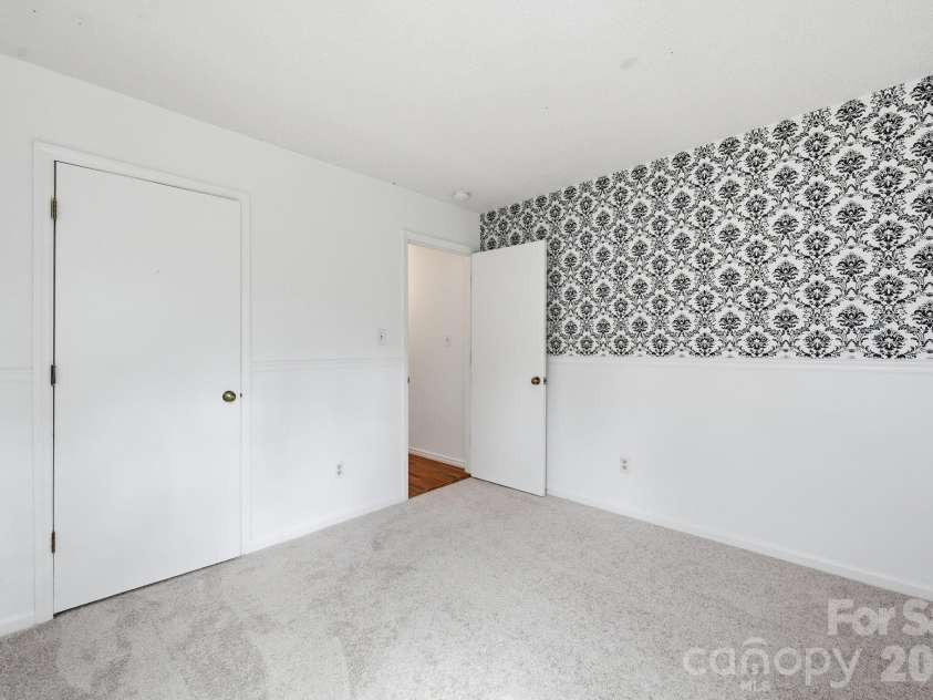 2717 Olde Whitehall Road, Charlotte, NC 28273.  MLS# CAR4354510, YatesRealty ID 12967. 